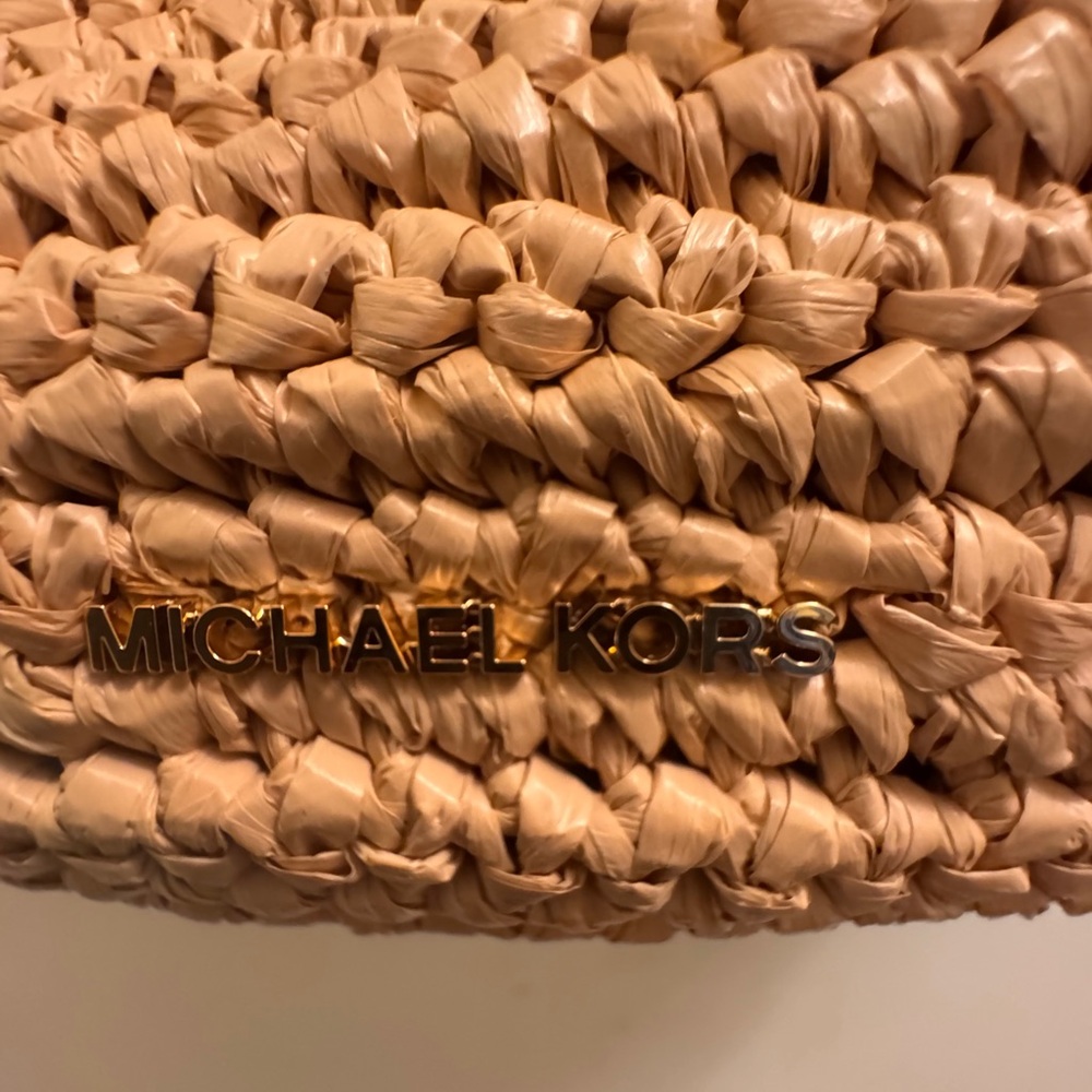 Michael Kors Avra Medium Convertible Sling Crossbody NWT $228 - Picture 4 of 12